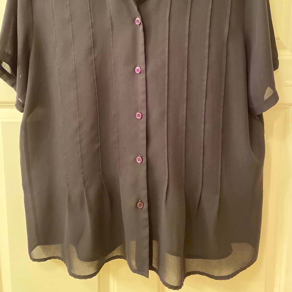 Chaus - Picture 2 of 2